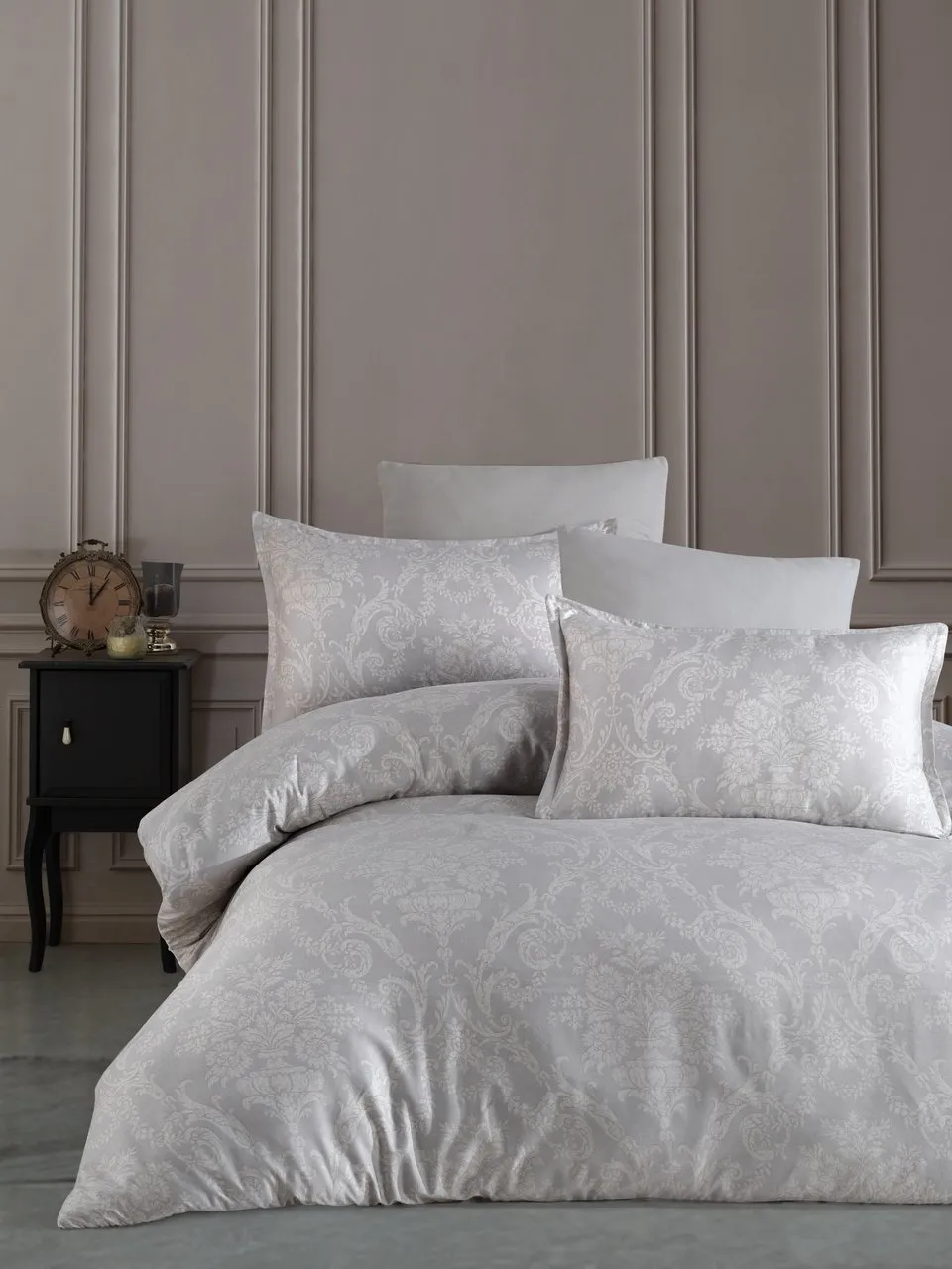 l-lenjerie-de-pat-dubla-vase-v1-majoli-home-collection-4-piese-240x260-cm-bumbac-satinat.webp