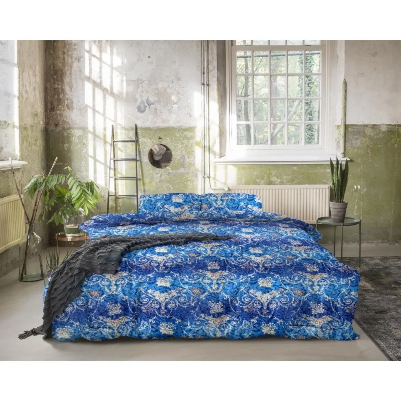 l-lenjerie-de-pat-pentru-doua-persoane-royal-textile-primaviera-deluxe-jane-blue-3-piese-100-bumbac-satinat-albastru.webp