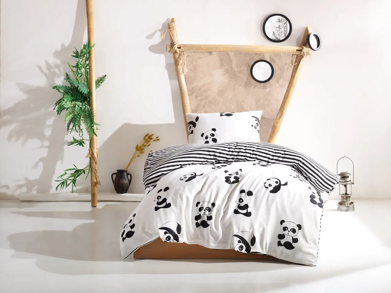 l-lenjerie-de-pat-pentru-o-persoana-enlora-home-panda-black-white-2-piese-policoton-albnegru-1.webp